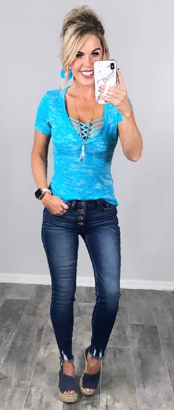 BASIC BURNOUT DEEP V-NECK TEE - SKY BLUE