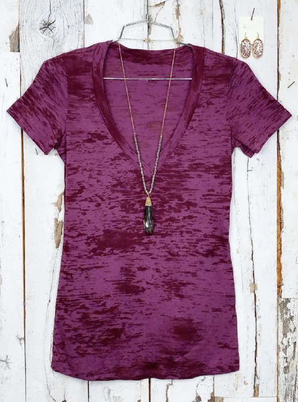 BASIC BURNOUT DEEP V-NECK TEE - PLUM