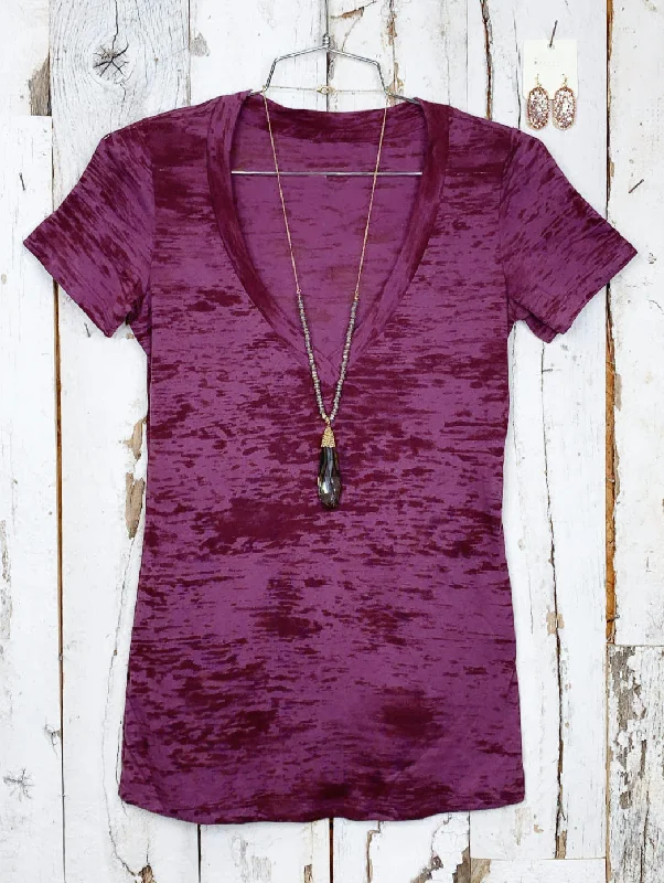 BASIC BURNOUT DEEP V-NECK TEE - PLUM