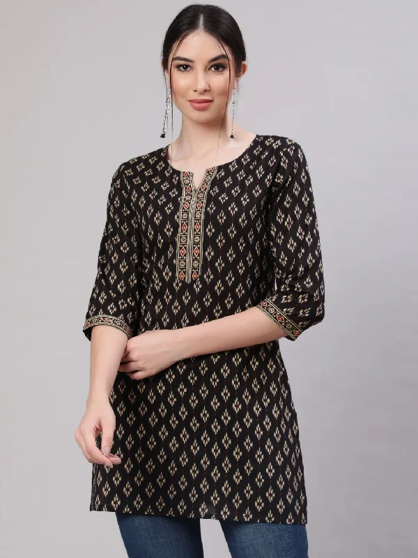 Women Black Straight Tunic With Three Quaretr Sleeves